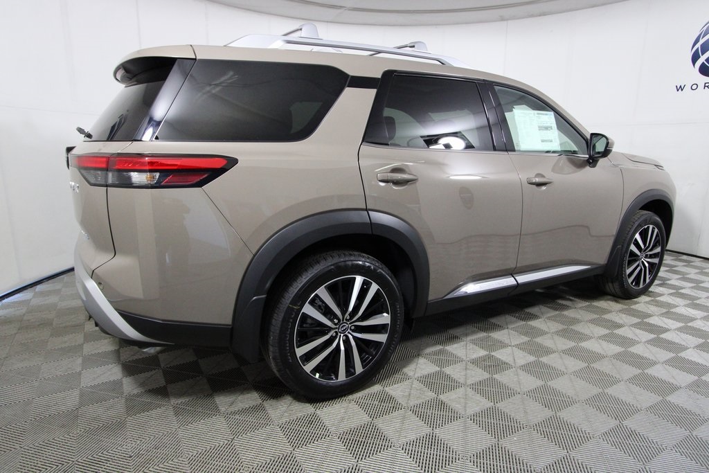 Vehicle image 9 of 41