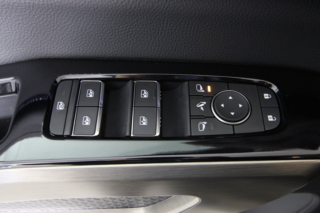 Vehicle image 37 of 41