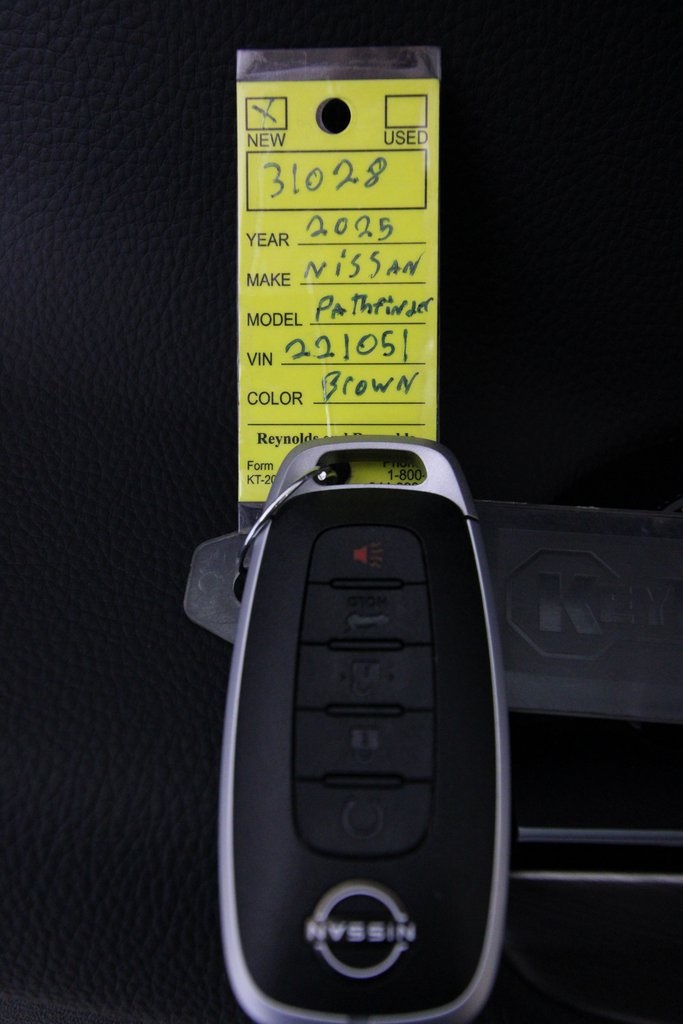 Vehicle image 33 of 41