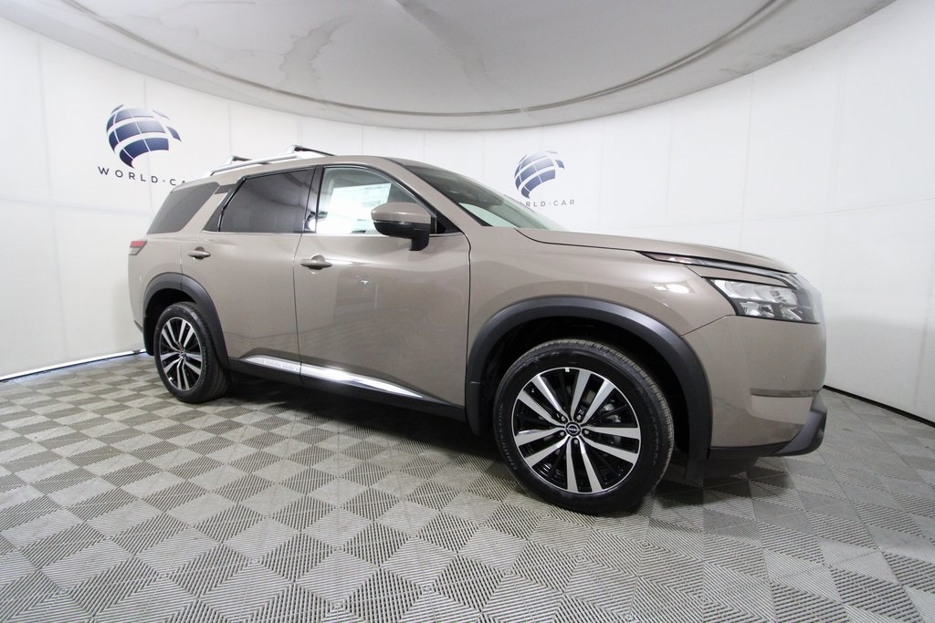 Vehicle image 4 of 41
