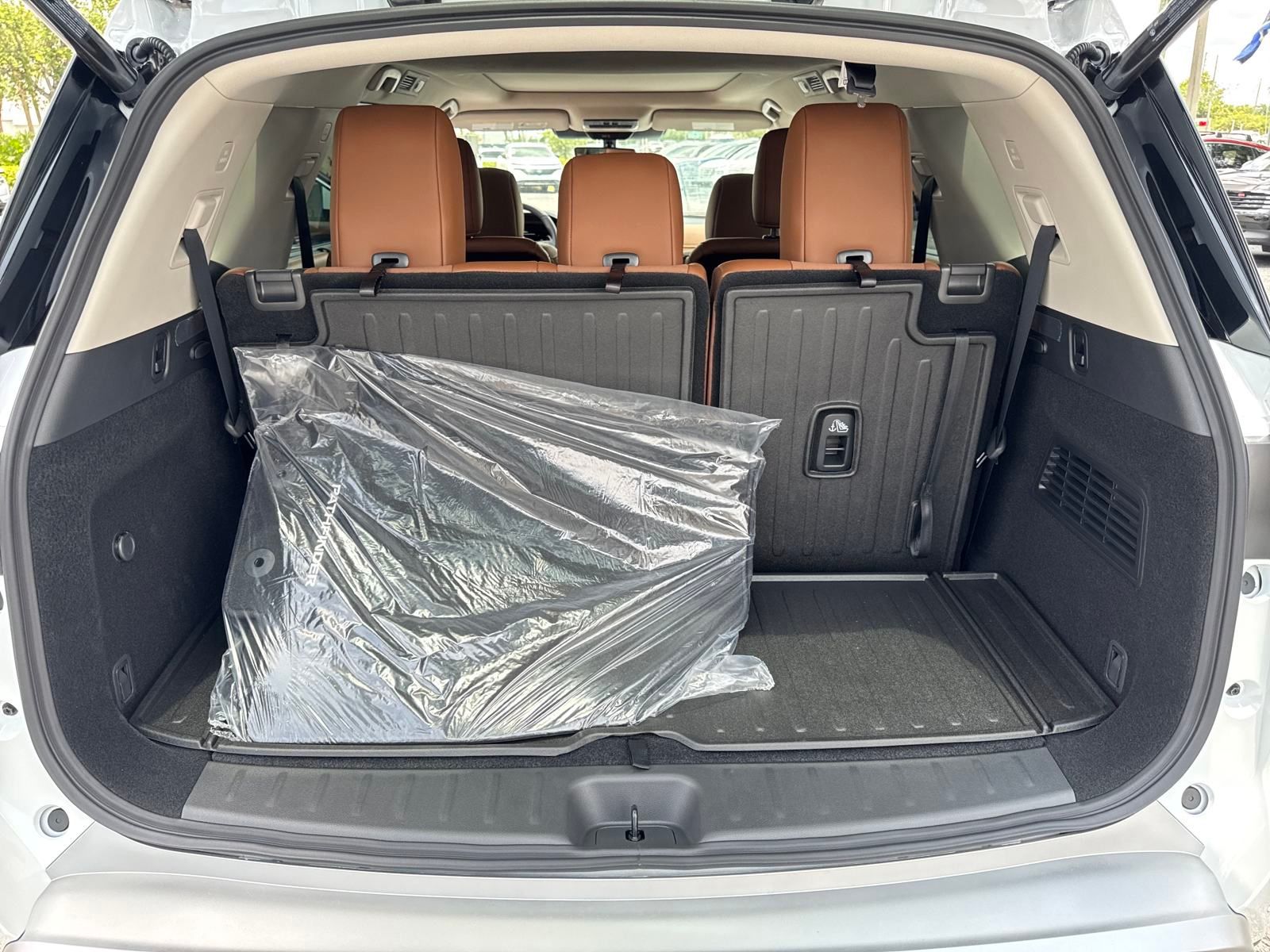 Vehicle image 9 of 34