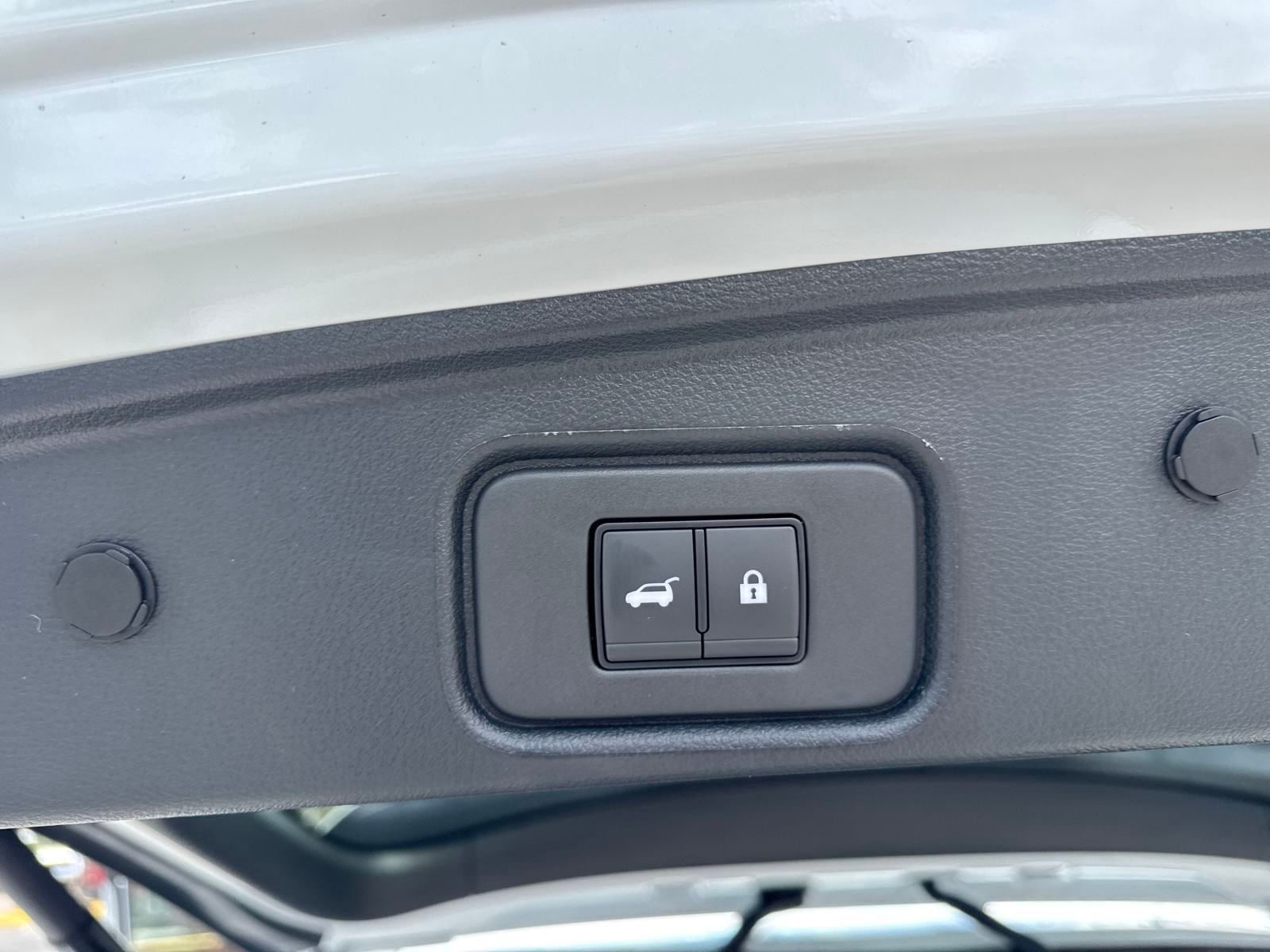 Vehicle image 25 of 34