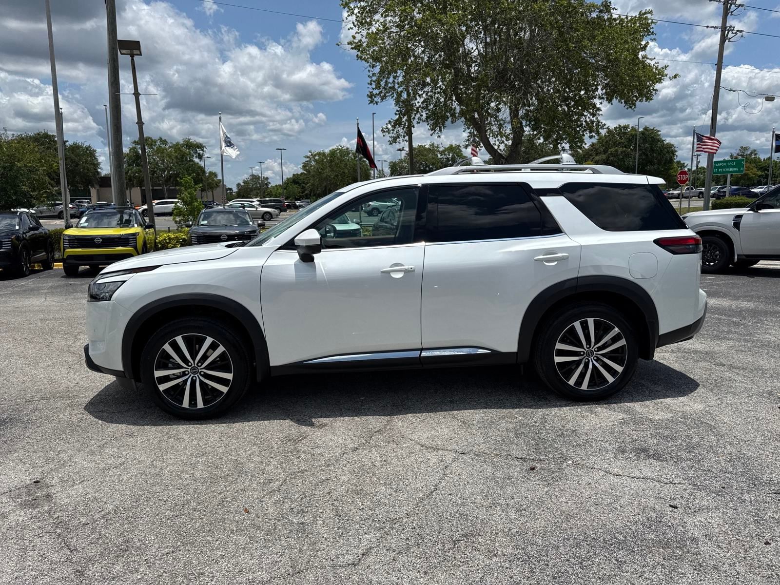 Vehicle image 7 of 34