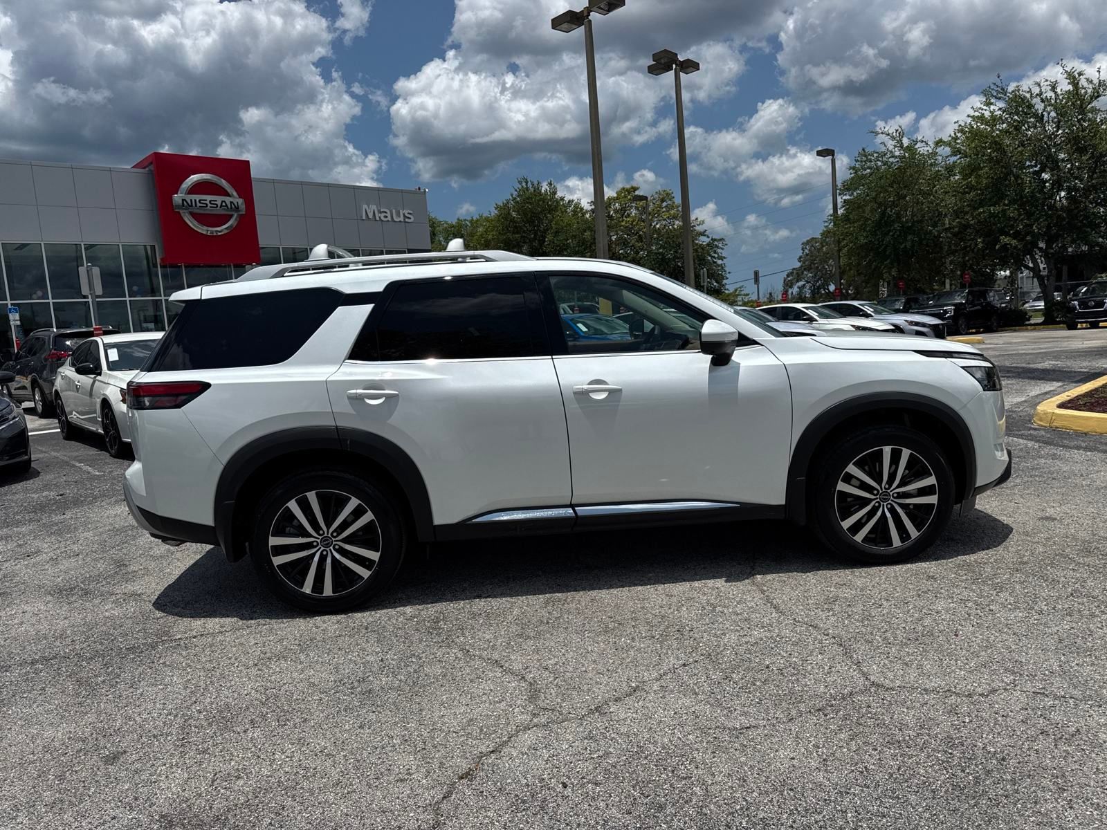 Vehicle image 4 of 34