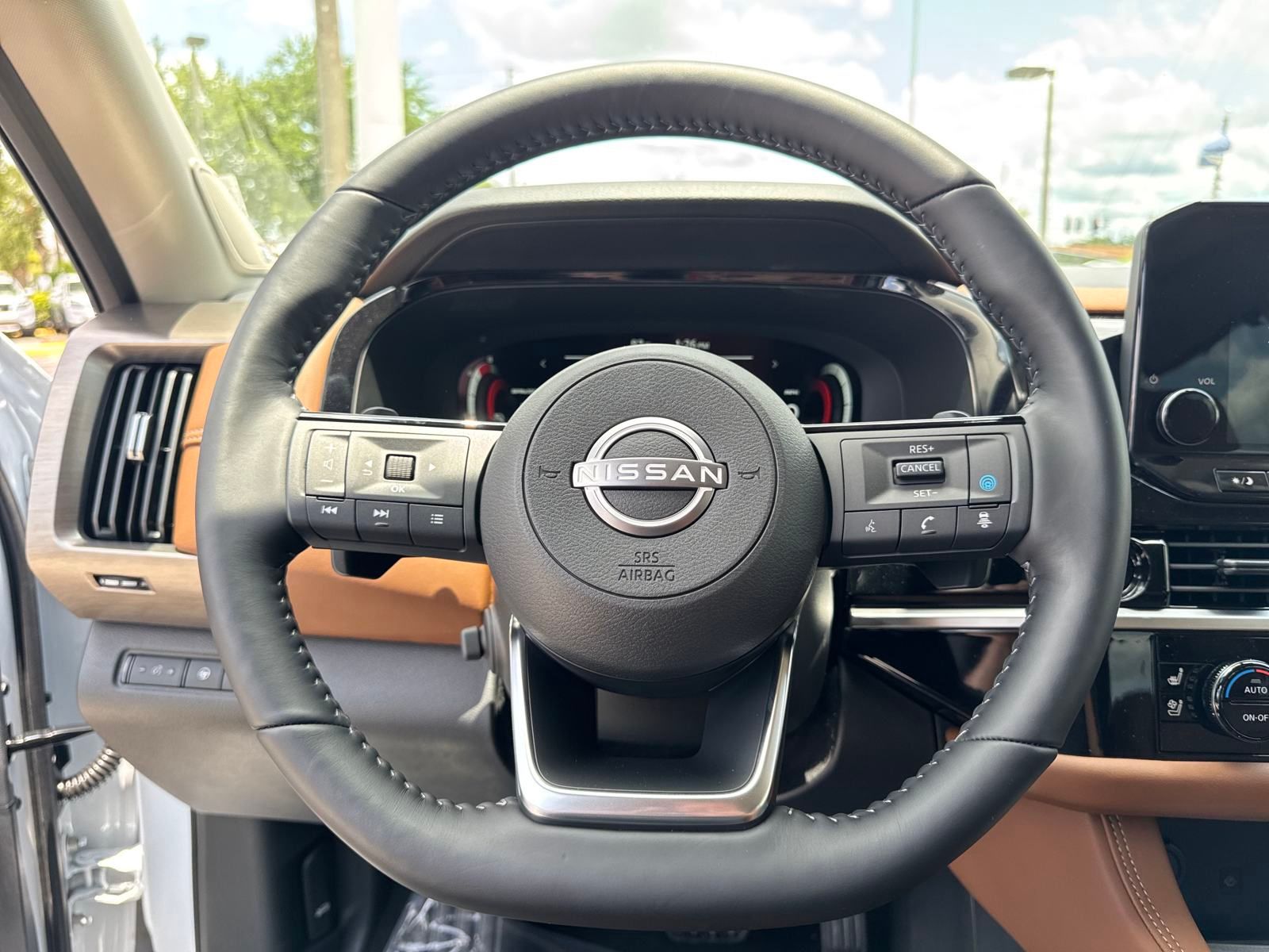 Vehicle image 17 of 34
