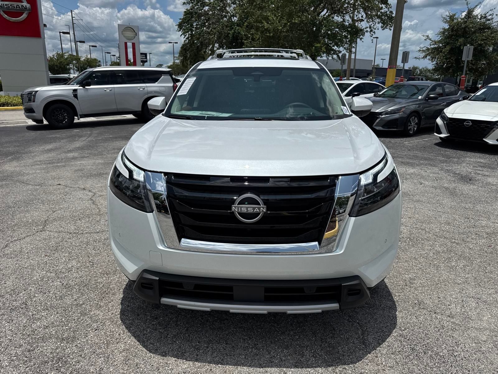 Vehicle image 33 of 34