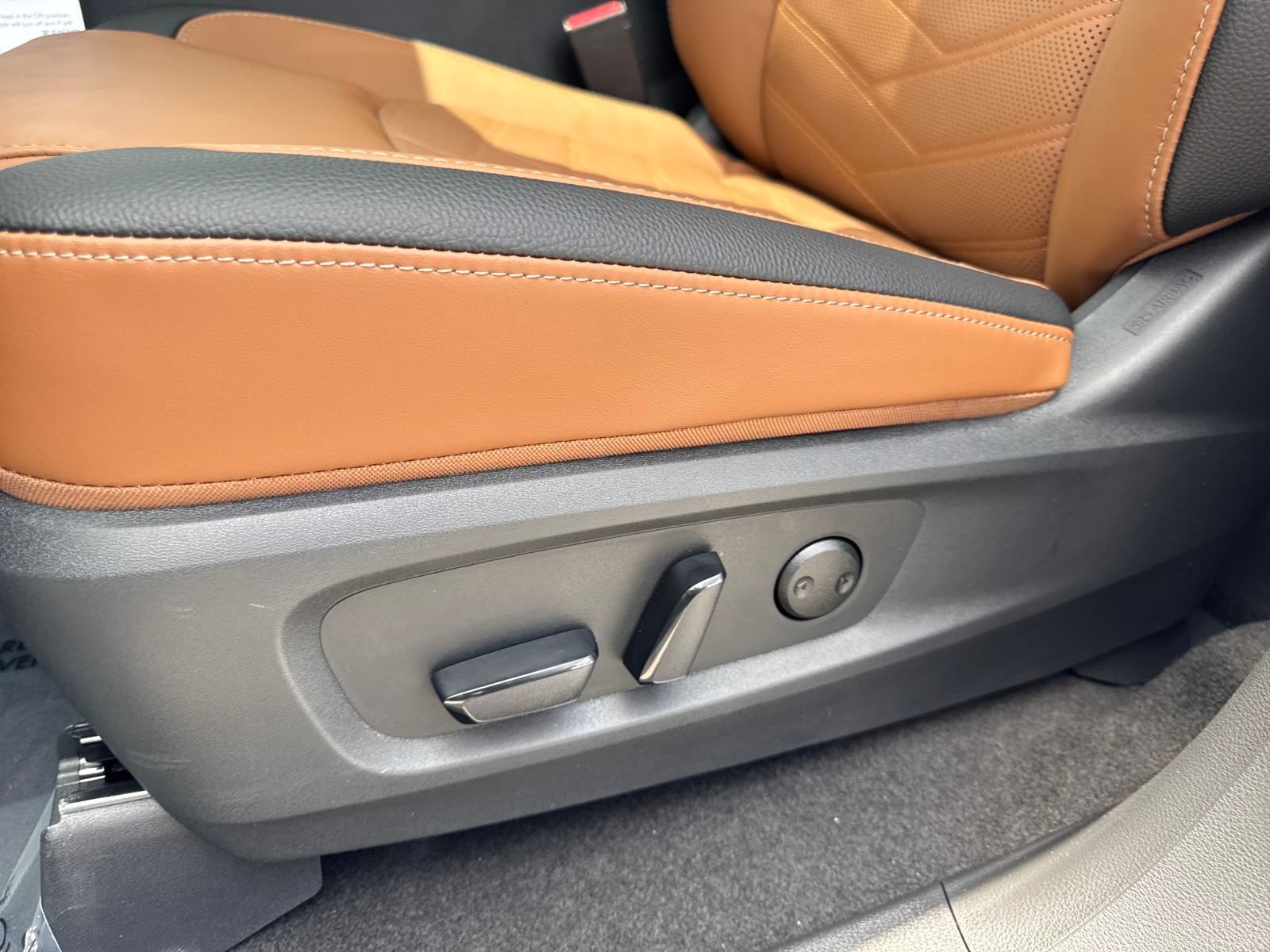 Vehicle image 24 of 34