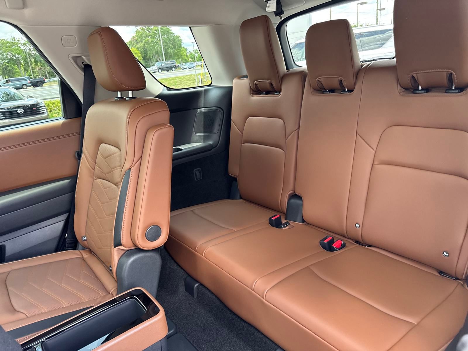 Vehicle image 10 of 34
