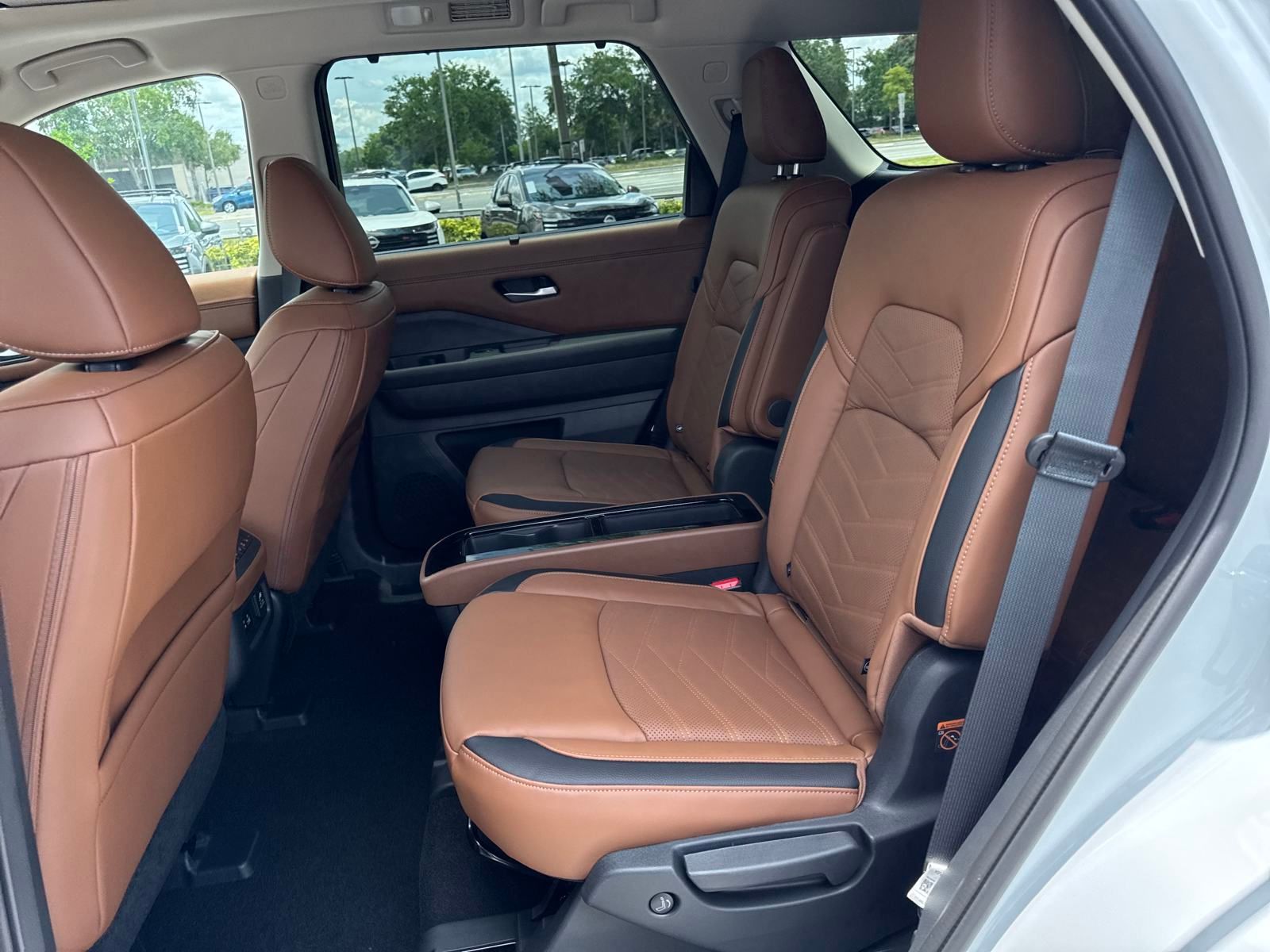 Vehicle image 11 of 34