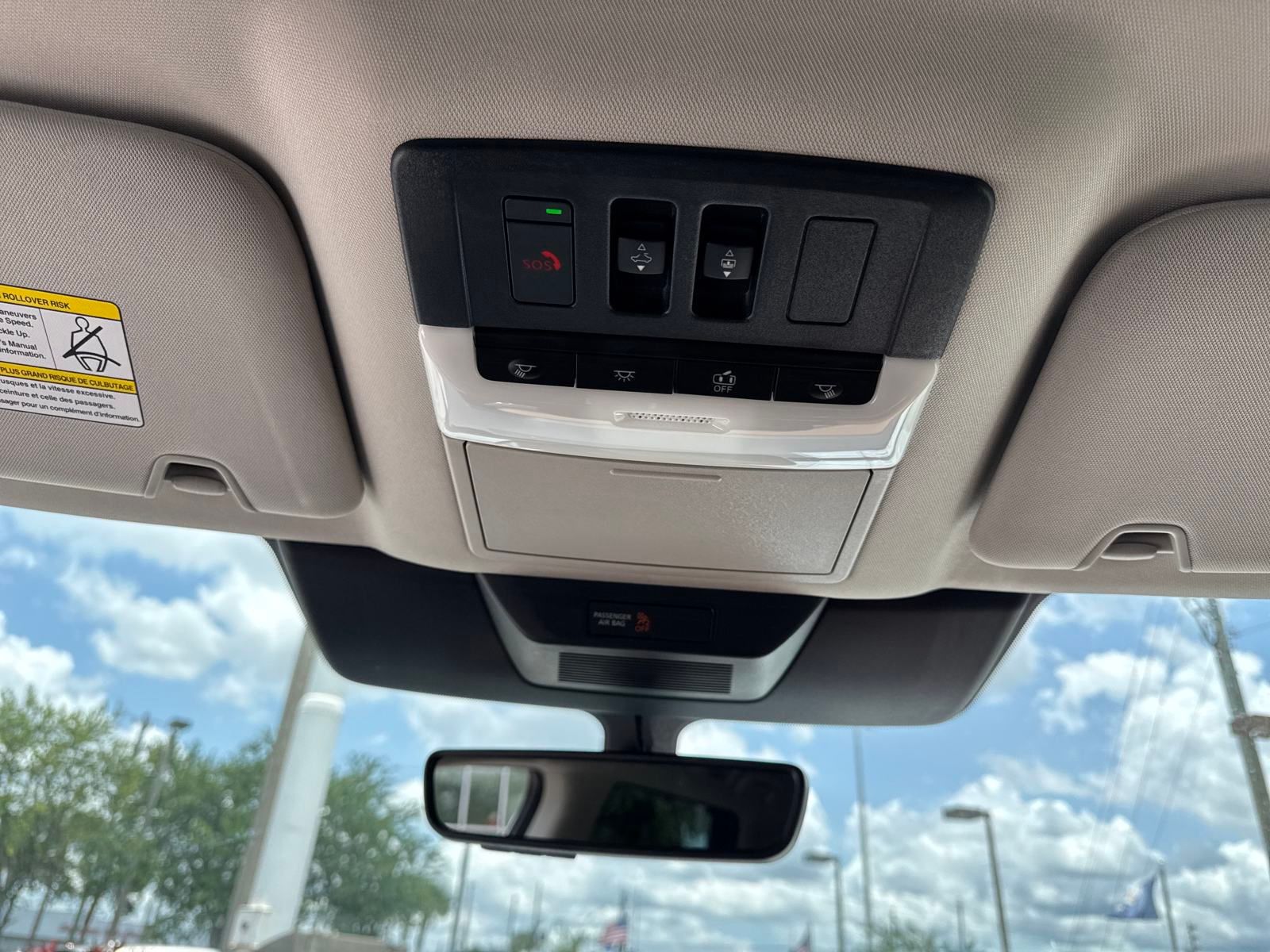 Vehicle image 29 of 34