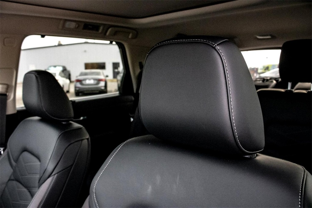 Vehicle image 10 of 25