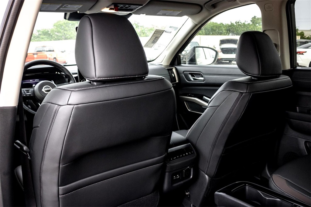 Vehicle image 22 of 25