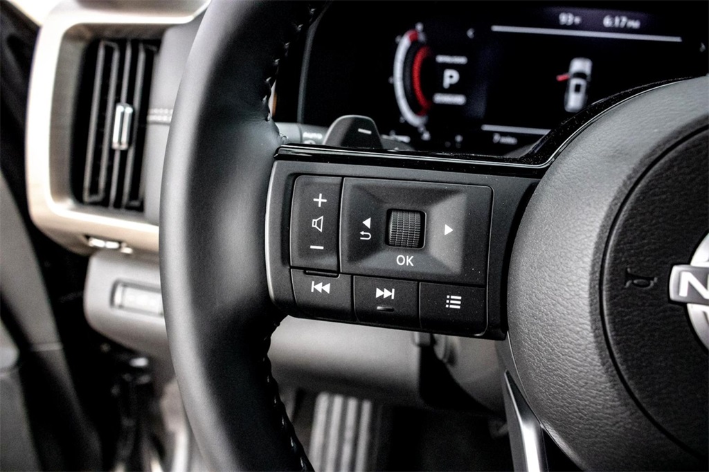 Vehicle image 13 of 25