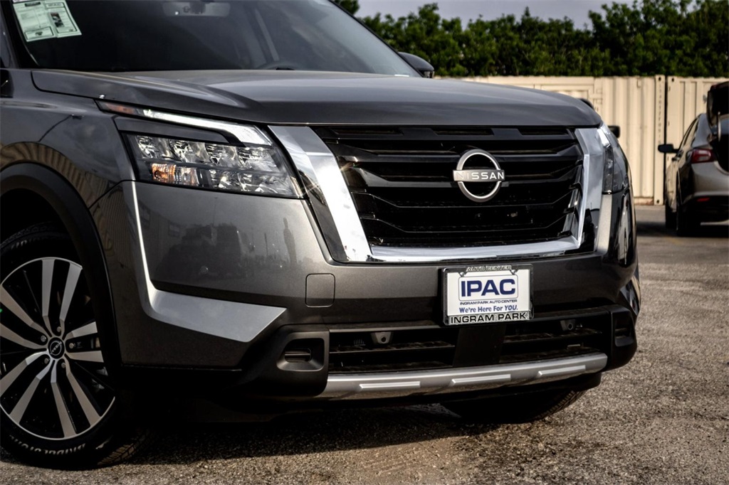 Vehicle image 6 of 25