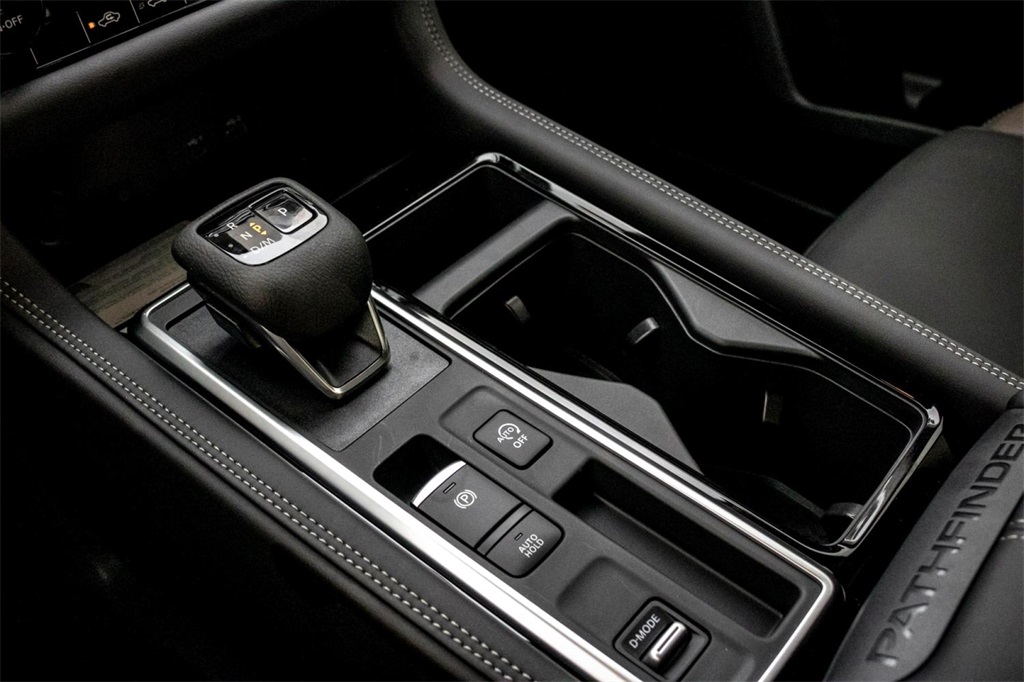 Vehicle image 18 of 25