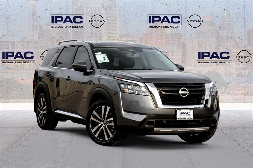 Vehicle image 2 of 25