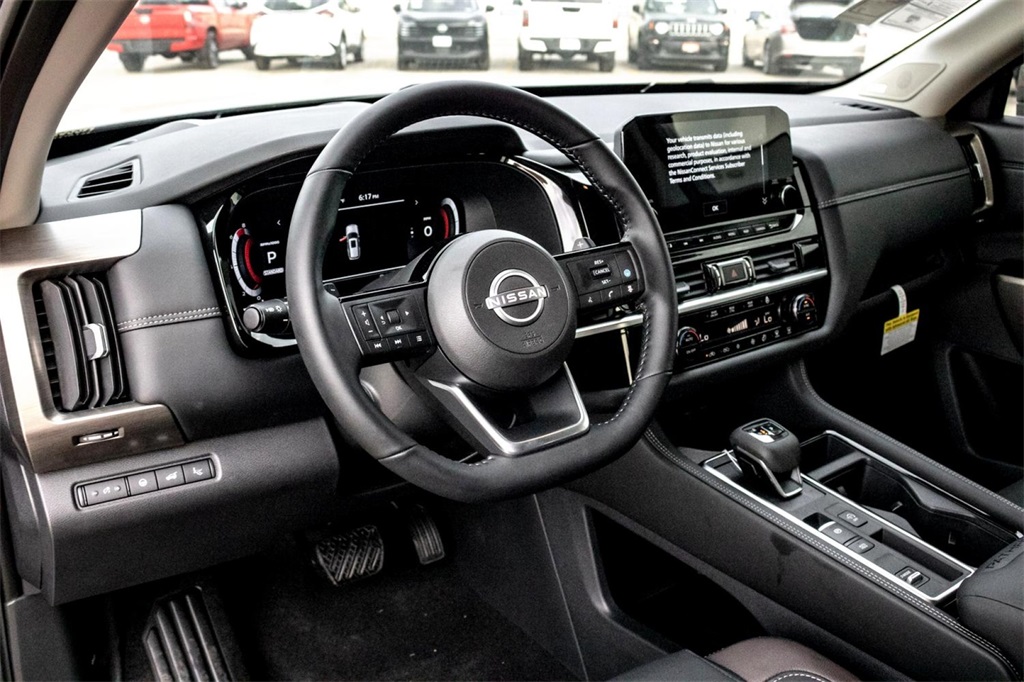 Vehicle image 11 of 25
