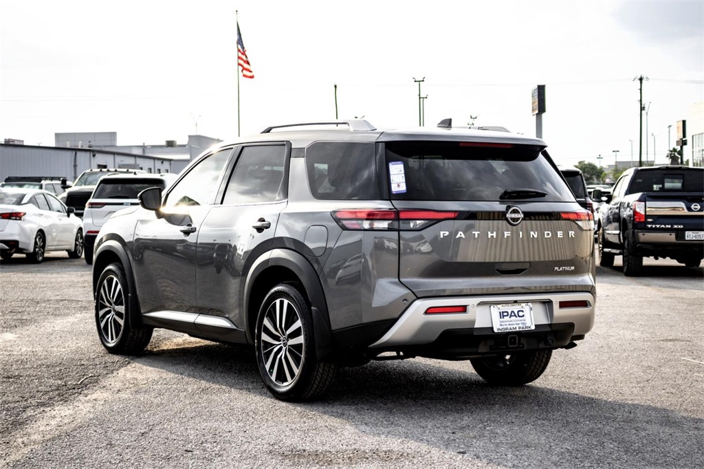 Vehicle image 4 of 25