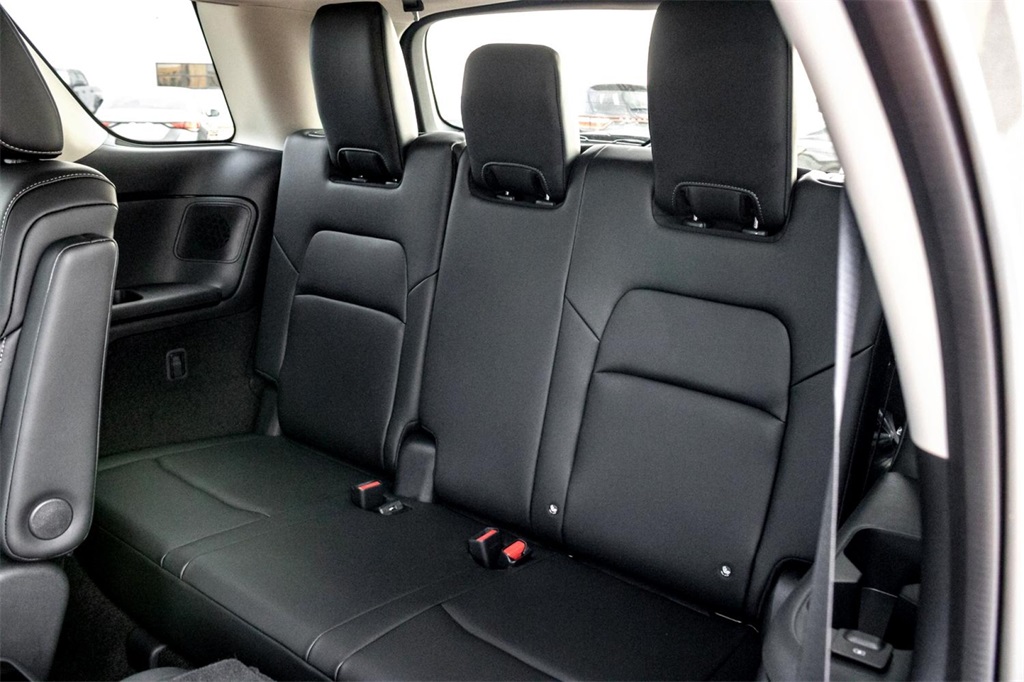 Vehicle image 19 of 25