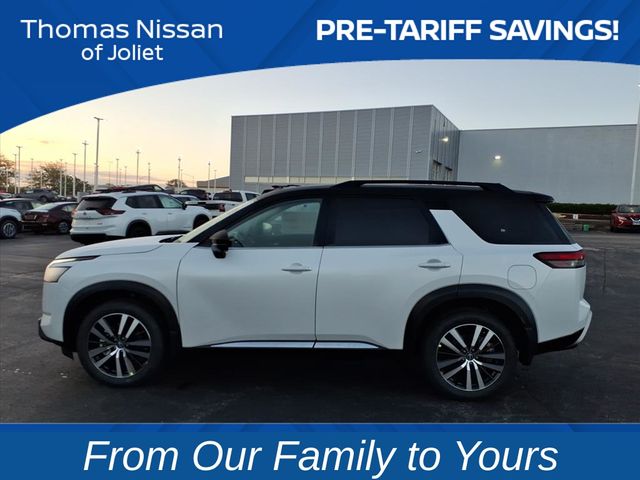 2025 Nissan Pathfinder Platinum Image 8 of 25