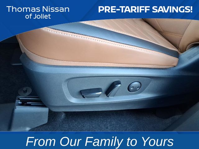 2025 Nissan Pathfinder Platinum Image 23 of 25