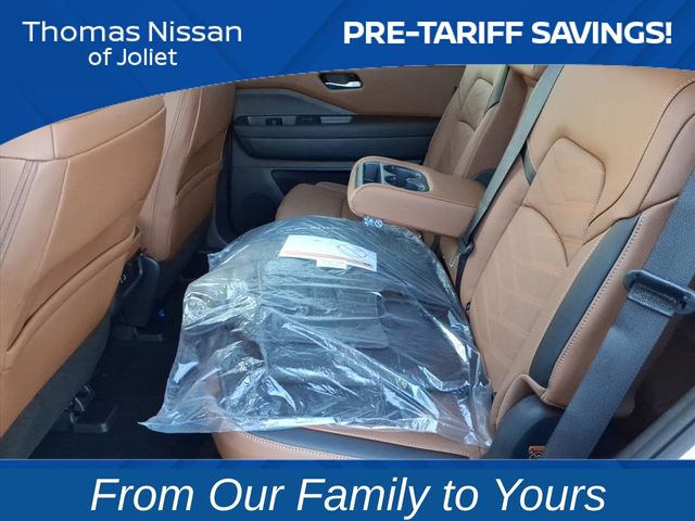 2025 Nissan Pathfinder Platinum Image 20 of 25