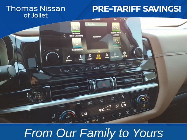 2025 Nissan Pathfinder Platinum Image 13 of 25