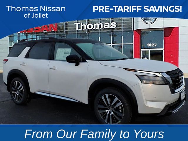 2025 Nissan Pathfinder Platinum Image 3 of 25
