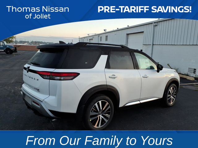 2025 Nissan Pathfinder Platinum Image 5 of 25