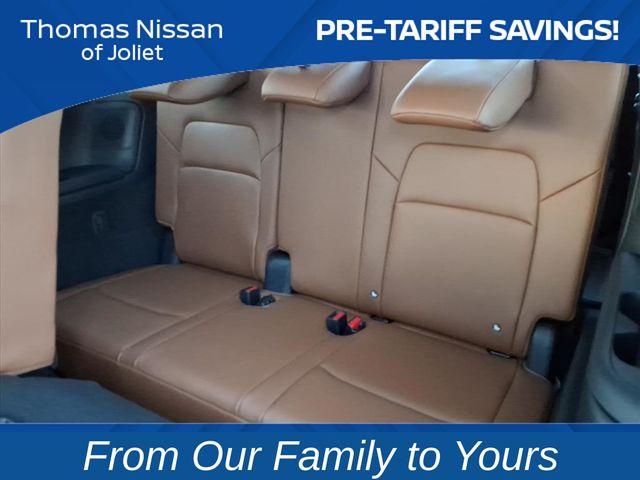 2025 Nissan Pathfinder Platinum Image 15 of 25