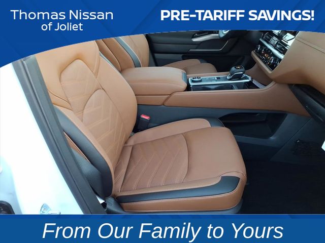 2025 Nissan Pathfinder Platinum Image 11 of 25