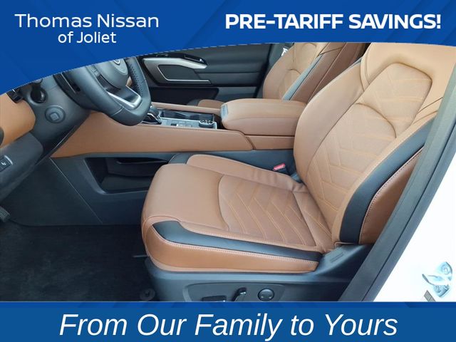 2025 Nissan Pathfinder Platinum Image 16 of 25