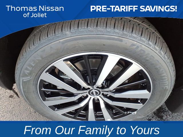 2025 Nissan Pathfinder Platinum Image 9 of 25