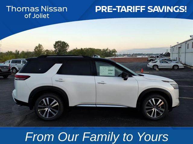 2025 Nissan Pathfinder Platinum Image 4 of 25