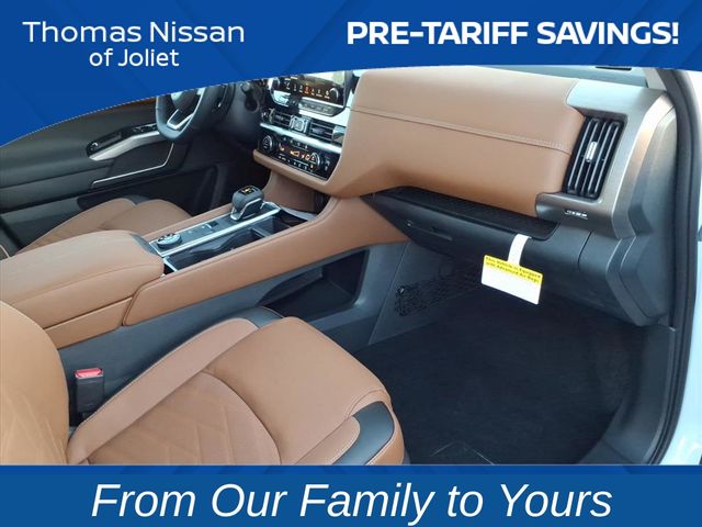 2025 Nissan Pathfinder Platinum Image 17 of 25