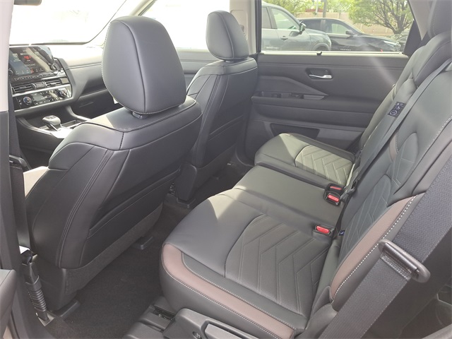 Vehicle image 6 of 10