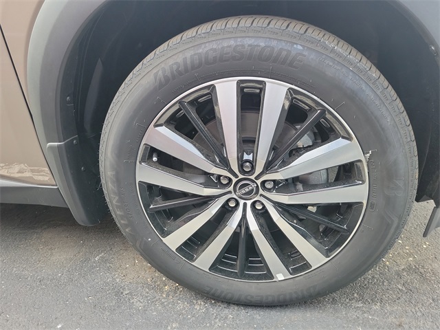 Vehicle image 5 of 10