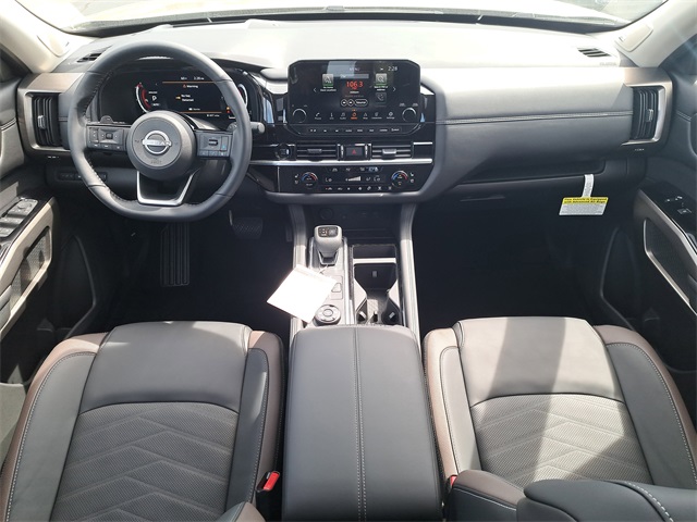 Vehicle image 7 of 10