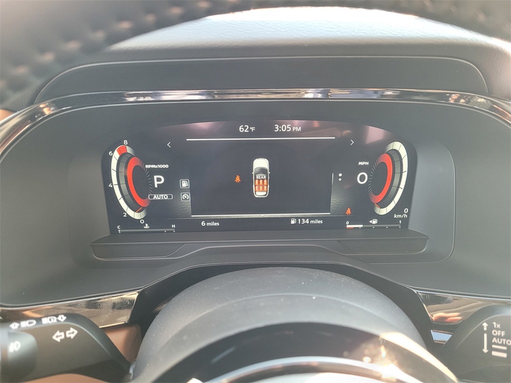 2025 Nissan Pathfinder Platinum Image 11 of 16