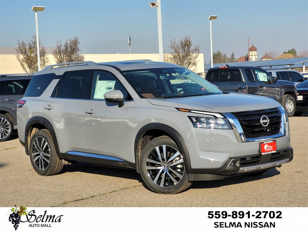 2025 Nissan Pathfinder Platinum Image 1 of 16
