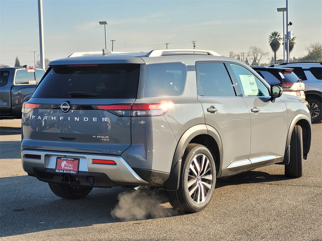 2025 Nissan Pathfinder Platinum Image 4 of 16