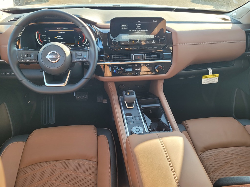 2025 Nissan Pathfinder Platinum Image 8 of 16