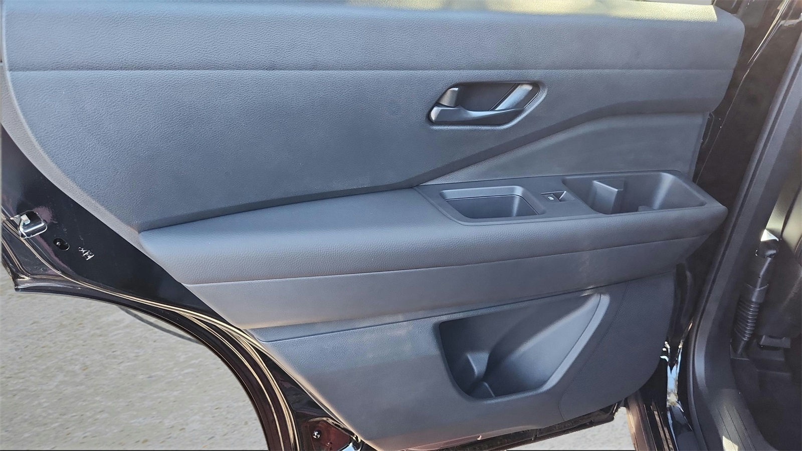 Vehicle image 21 of 30