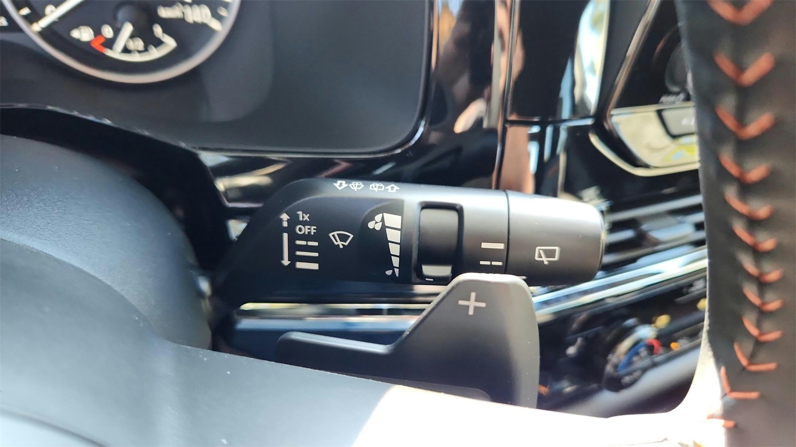 Vehicle image 28 of 30