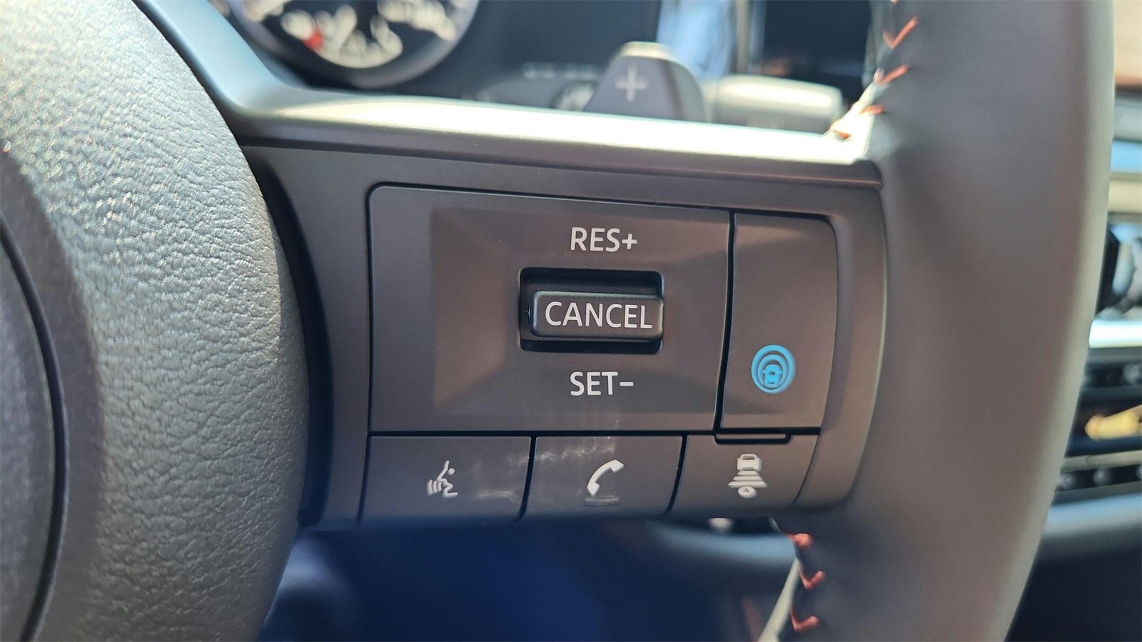 Vehicle image 27 of 30