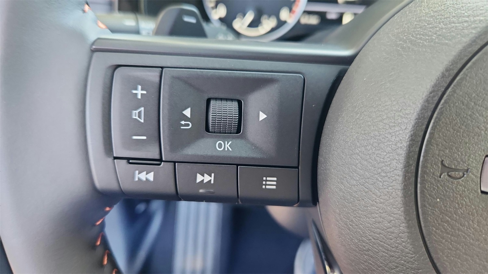 Vehicle image 26 of 30