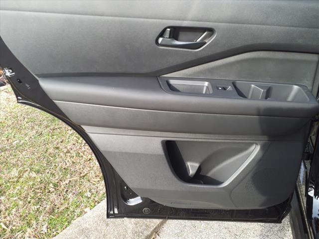 Vehicle image 9 of 15