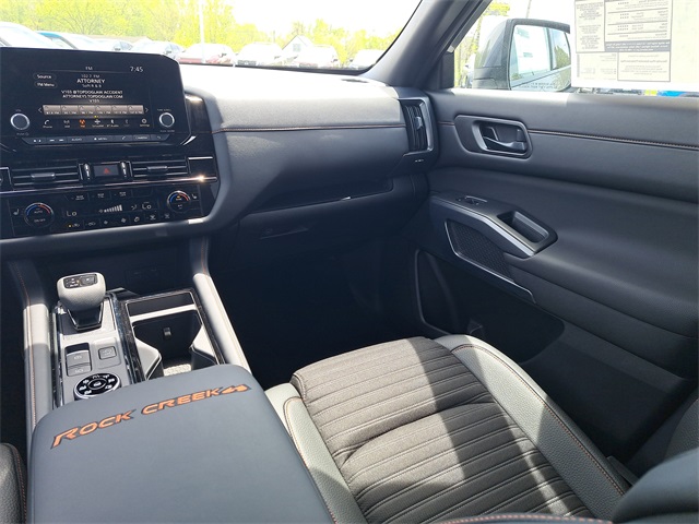 Vehicle image 9 of 10