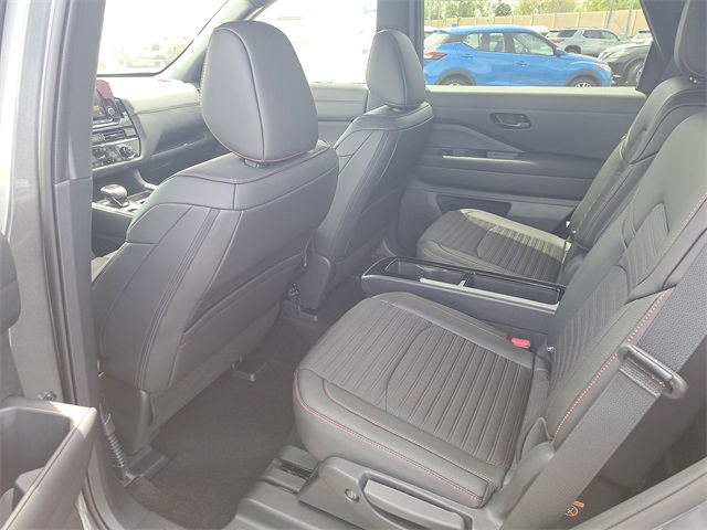 Vehicle image 6 of 10