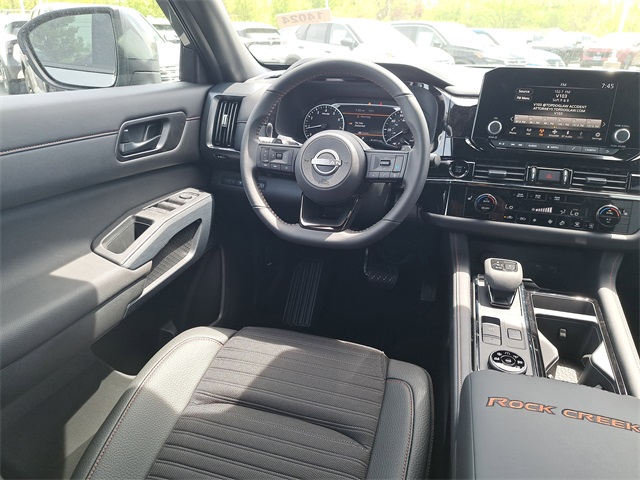 Vehicle image 8 of 10